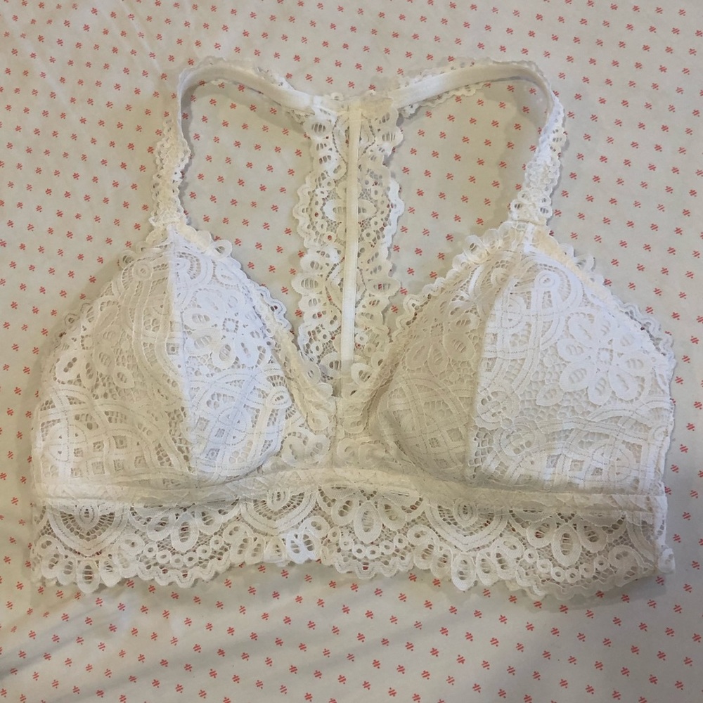 🤍 White Lace Bralette